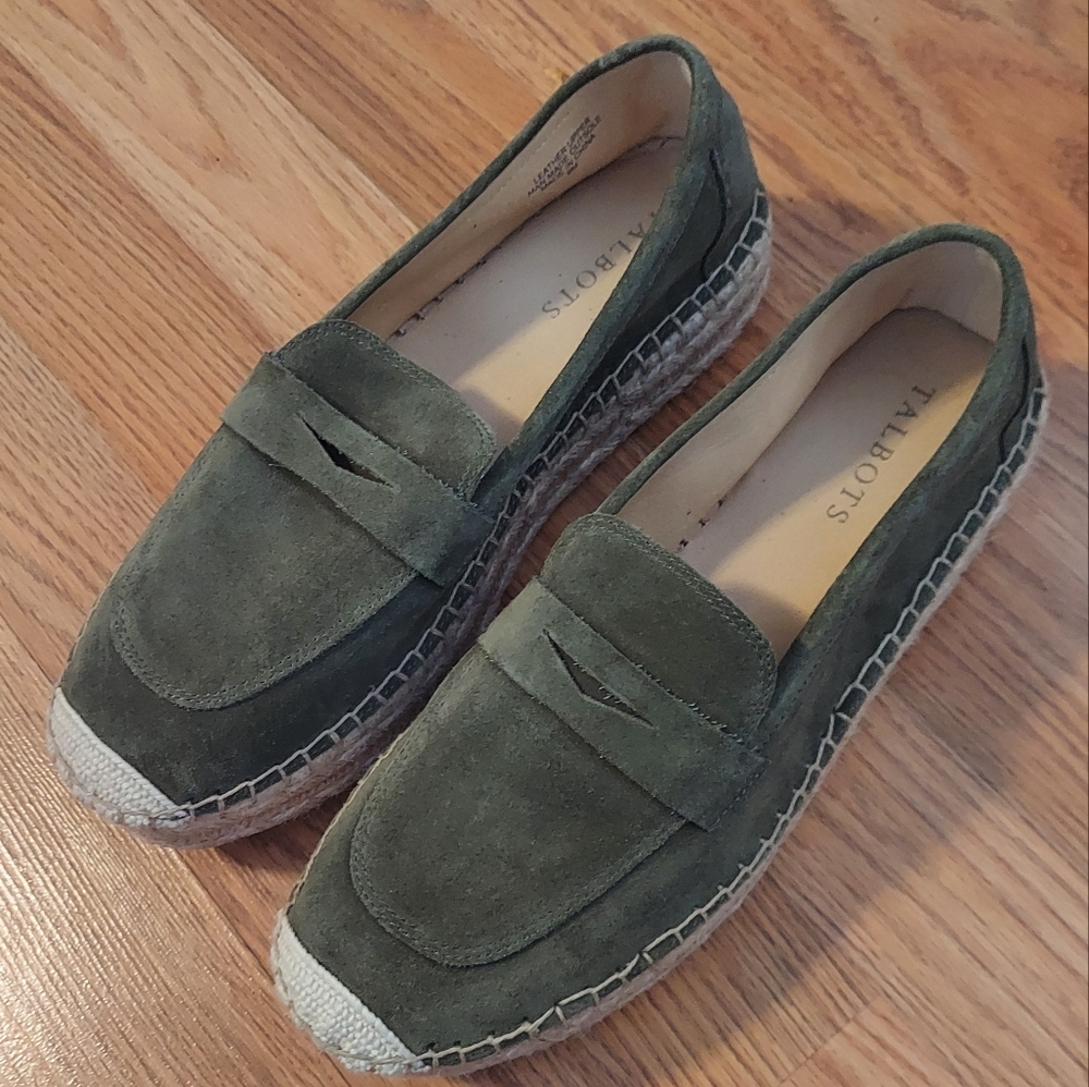 Size 9 Womans Talbots suede shoes
